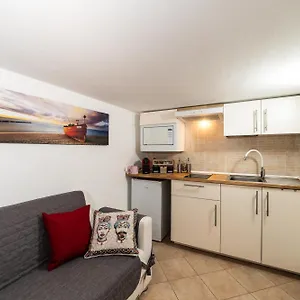 Casa vacanze Centro Storico - Enjoy House, Aeroporto di Catania Fontana Rossa